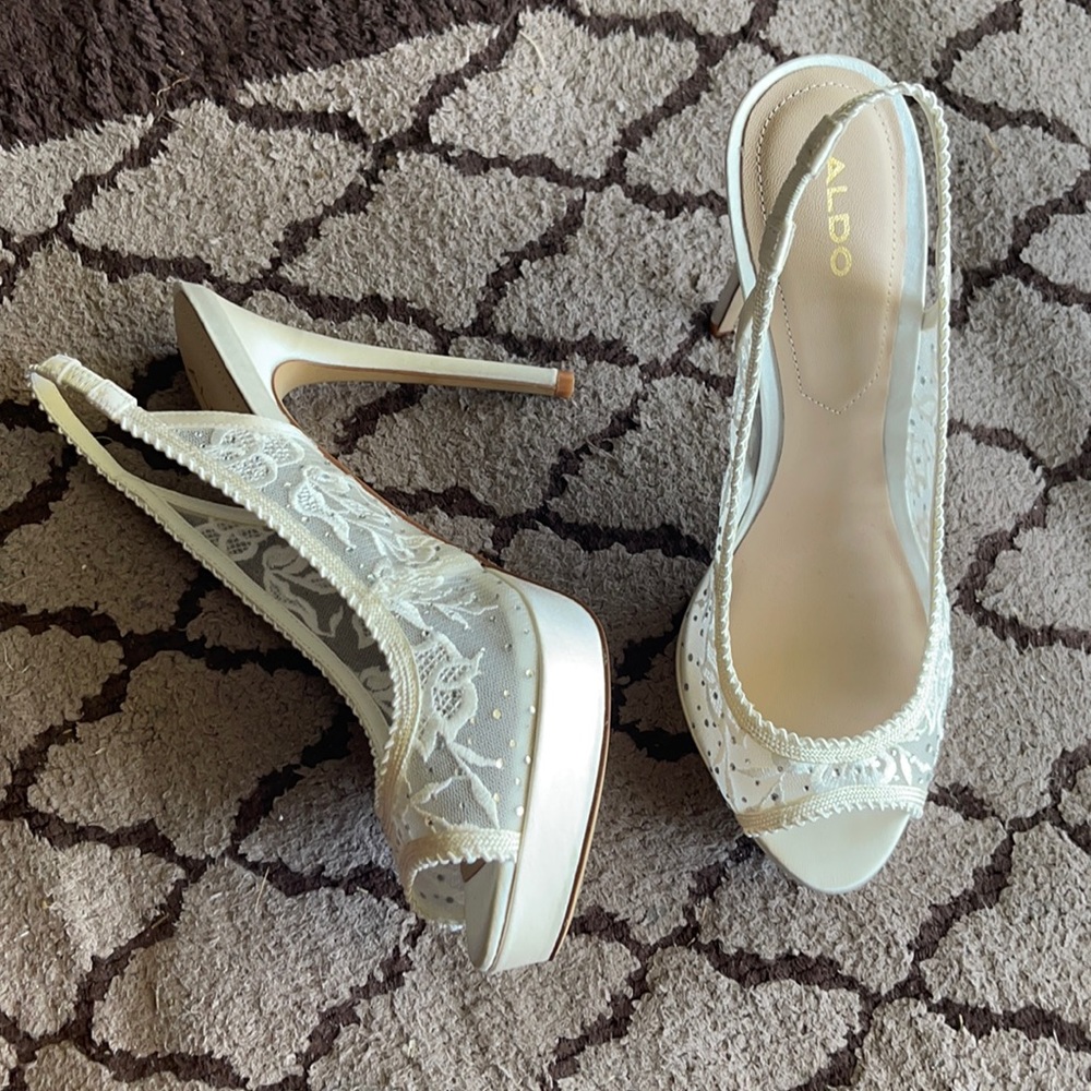 NWOT Aldo Satin Platform heels size 7.5